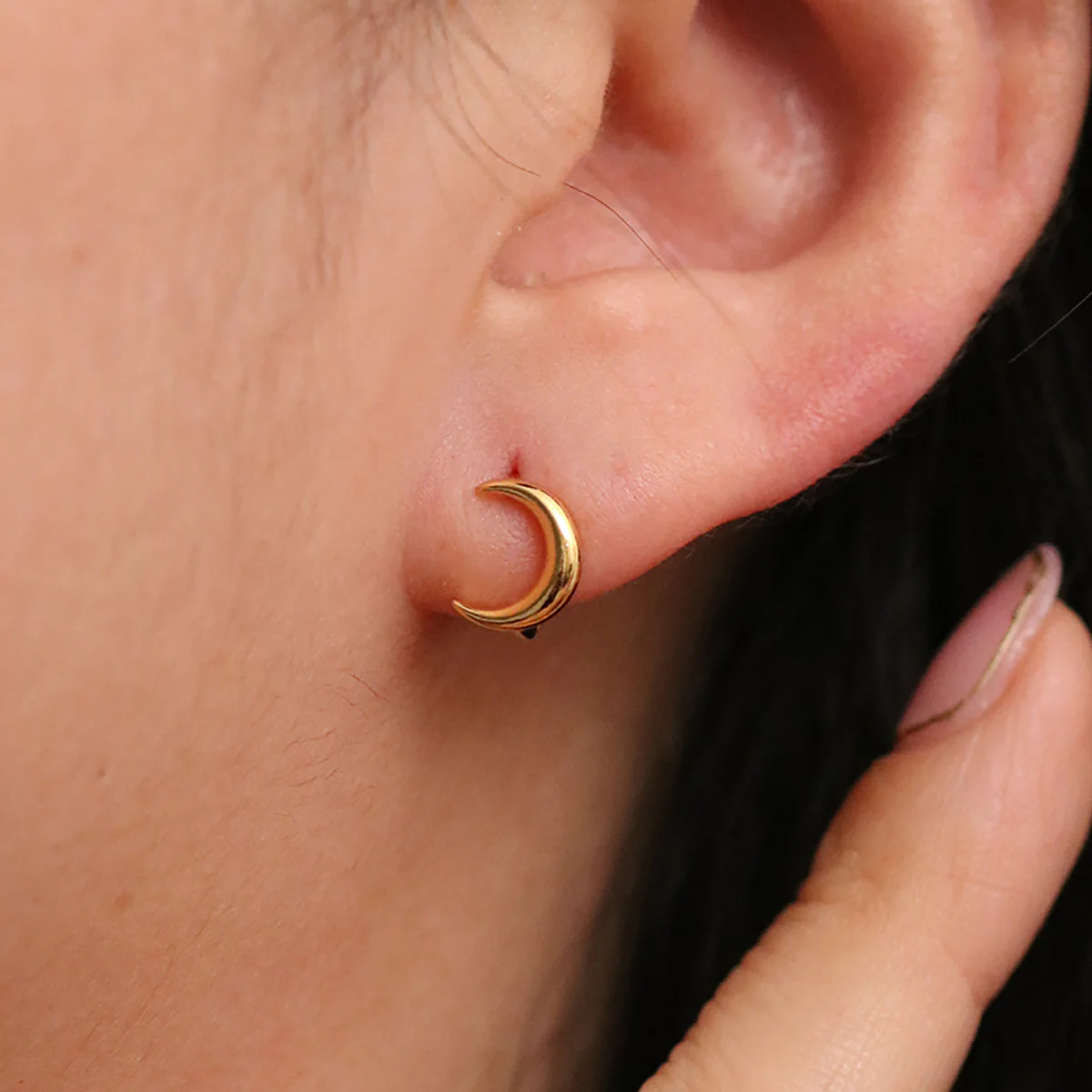 Crescent huggie earrings - Image 5